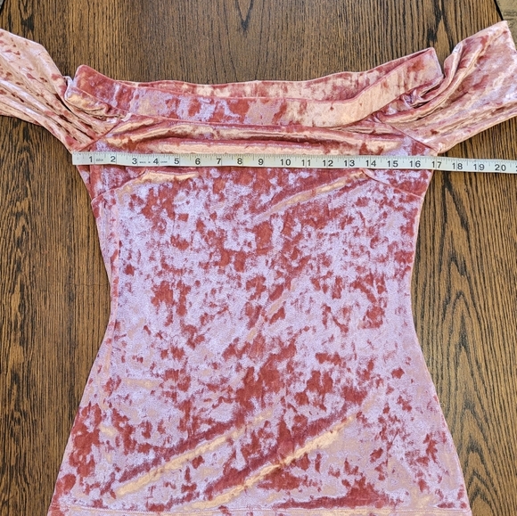 VENUS Mauve Pink Velvet Off The Shoulder Bell Sleeve Top Size Women's Small - Picture 4 of 9